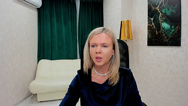 AgathaKlouin online show from February 18, 2025, 7:30 pm