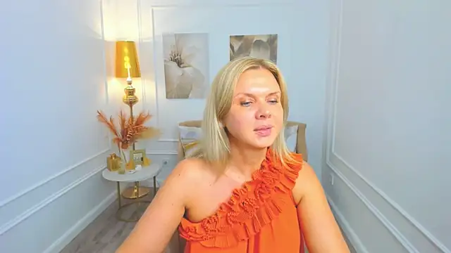 AgathaKlouin online show from May 12, 2026, 7:11 pm