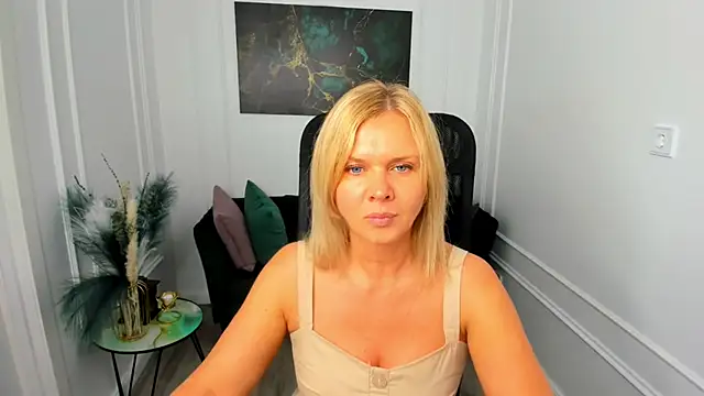 AgathaKlouin online show from May 19, 2026, 7:31 pm
