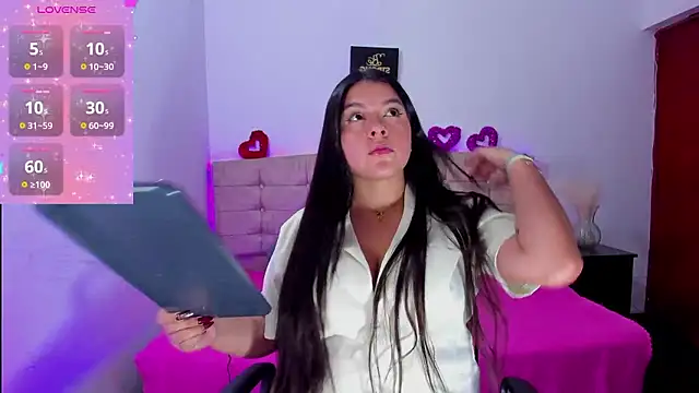 Snapshot of Alice_Summer1 chatting on January 8, 2026, 9:06 pm Alice Summer1 online show from January 8, 2026, 9:06 pm