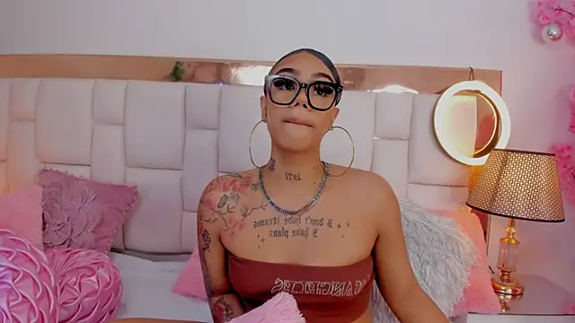 Mia Jansen online show from December 19, 2024, 1:07 am