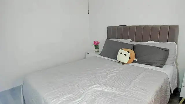 Snapshot of Ori_valentina chatting on September 19, 2025, 7:47 pm Ori valentina online show from September 19, 2025, 7:47 pm
