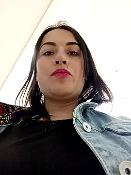 Snapshot of Lesly_10- chatting on February 3, 2025, 8:35 pm Lesly 10- online show from February 3, 2025, 8:35 pm