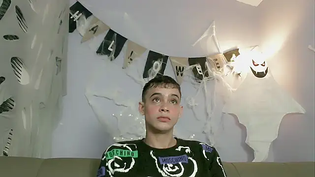 Snapshot of zacariasss_ chatting on October 27, 2025, 3:21 am zacariasss online show from October 27, 2025, 3:21 am