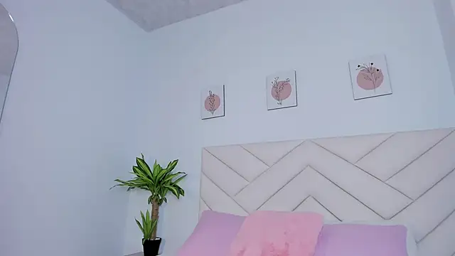 Brianna bigboobs online show from December 29, 2024, 2:10 pm