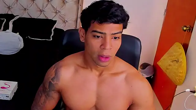 Snapshot of Andrew_wolf7 chatting on January 7, 2026, 12:13 am Andrew wolf7 online show from January 7, 2026, 12:13 am