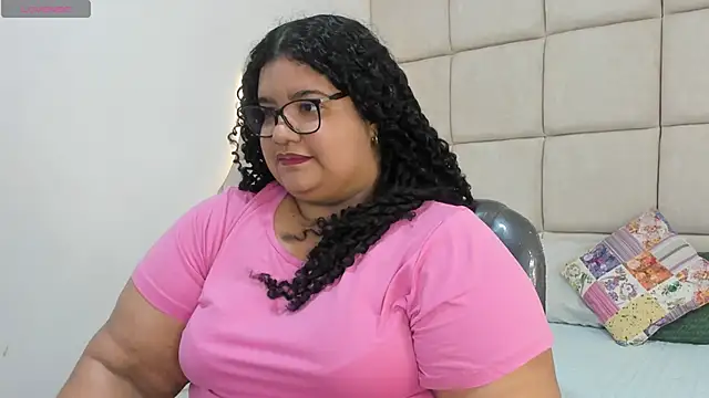 Miley Collins online show from November 3, 2025, 7:37 pm