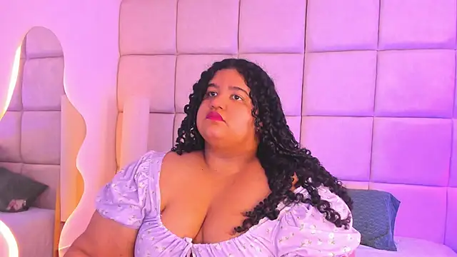 Miley Collins online show from November 11, 2025, 7:58 pm