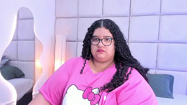 Miley Collins online show from November 12, 2025, 12:38 pm