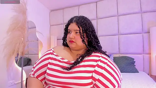 Miley Collins online show from November 21, 2025, 7:23 pm