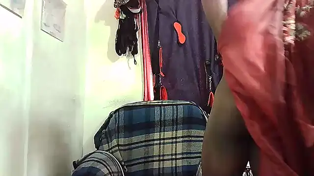 yezz3011 online show from December 16, 2025, 4:45 pm