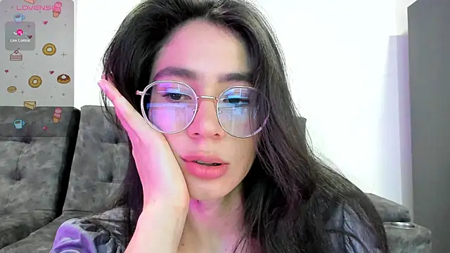 emmadiaz1 online show from January 30, 2025, 2:27 am