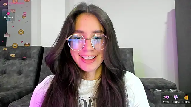 emmadiaz1 online show from February 28, 2025, 2:31 am