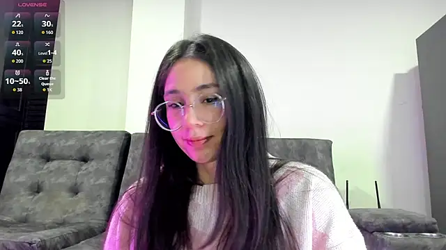 emmadiaz1 online show from November 6, 2025, 3:40 am