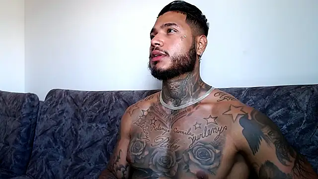 Snapshot of Exotic_tatto27121 chatting on January 19, 2025, 4:36 pm Exotic tatto27121 online show from January 19, 2025, 4:36 pm