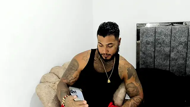 Snapshot of Exotic_tatto27121 chatting on March 6, 2026, 5:48 am Exotic tatto27121 online show from March 6, 2026, 5:48 am