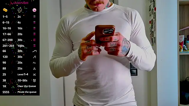 Snapshot of white_King9999 chatting on March 5, 2026, 12:56 pm white King9999 online show from March 5, 2026, 12:56 pm