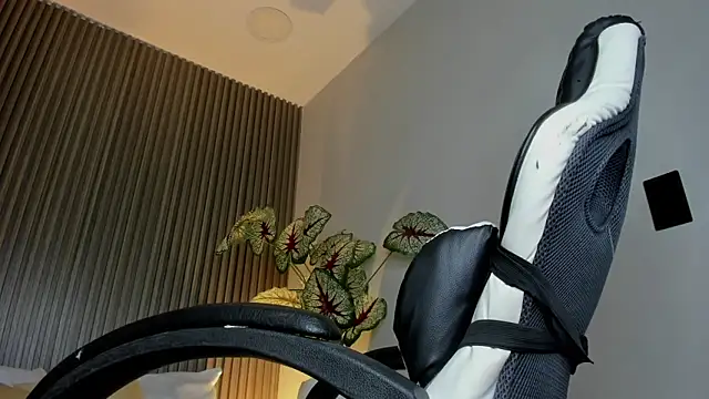 Snapshot of dania_miller_ chatting on November 12, 2025, 2:56 am dania miller online show from November 12, 2025, 2:56 am