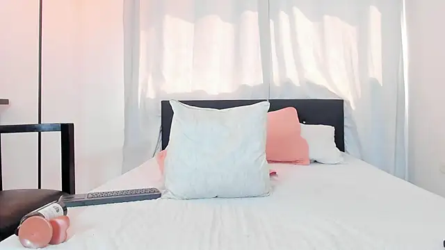 Snapshot of DailaSmith chatting on January 9, 2025, 6:36 pm DailaSmith online show from January 9, 2025, 6:36 pm