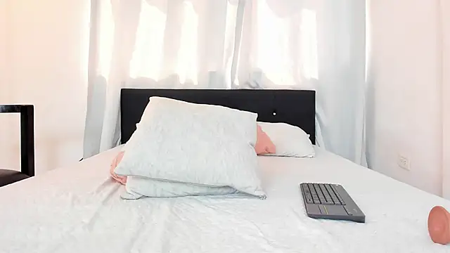 Snapshot of DailaSmith chatting on January 26, 2025, 7:31 pm DailaSmith online show from January 26, 2025, 7:31 pm