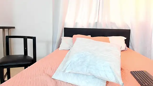 Snapshot of DailaSmith chatting on February 25, 2025, 6:42 pm DailaSmith online show from February 25, 2025, 6:42 pm