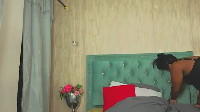 Alexa roussee online show from October 15, 2025, 1:00 pm