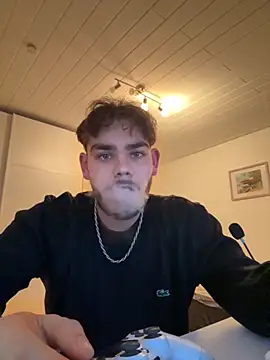 JuNIs  online show from October 21, 2025, 5:02 pm