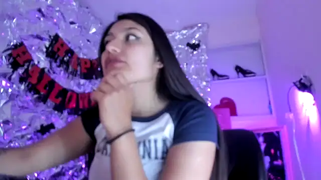 SarahStones online show from October 25, 2025, 7:49 am