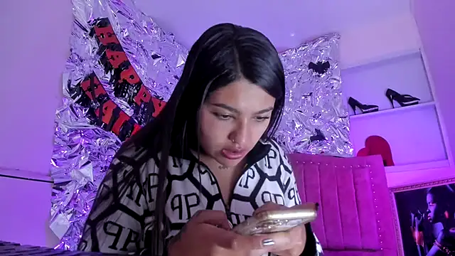 SarahStones online show from November 2, 2025, 12:18 pm