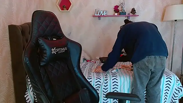 andy bell x online show from September 13, 2025, 5:40 am