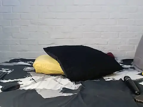 Snapshot of DrippinCaramelCutie chatting on November 22, 2025, 6:45 am DrippinCaramelCutie online show from November 22, 2025, 6:45 am