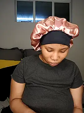 Snapshot of DrippinCaramelCutie chatting on November 26, 2025, 1:28 am DrippinCaramelCutie online show from November 26, 2025, 1:28 am