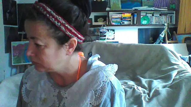 Snapshot of MariaAnaSunshine chatting on October 16, 2025, 8:37 am MariaAnaSunshine online show from October 16, 2025, 8:37 am