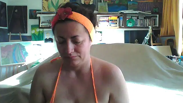 Snapshot of MariaAnaSunshine chatting on October 19, 2025, 7:42 am MariaAnaSunshine online show from October 19, 2025, 7:42 am