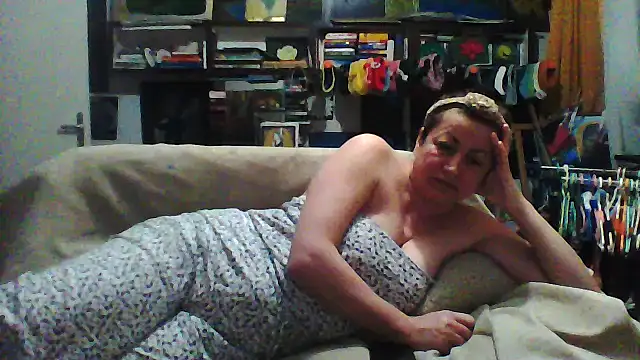 Snapshot of MariaAnaSunshine chatting on December 14, 2025, 4:45 pm MariaAnaSunshine online show from December 14, 2025, 4:45 pm