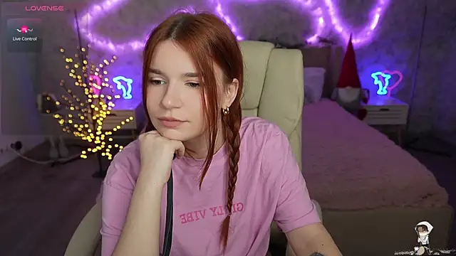 RedShinee online show from February 2, 2025, 2:13 pm