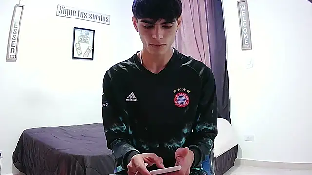 harrytomson 1 online show from December 16, 2025, 4:23 pm