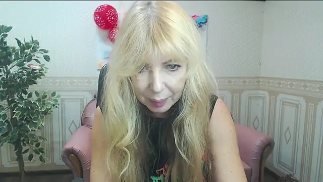 Snapshot of Anna_Diax chatting on February 18, 2025, 12:49 pm Anna Diax online show from February 18, 2025, 12:49 pm