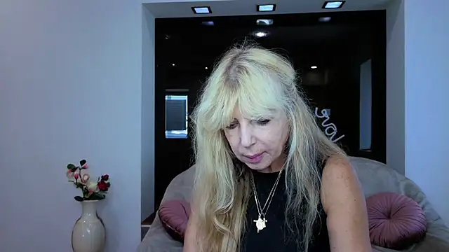 Snapshot of Anna_Diax chatting on September 9, 2025, 11:43 am Anna Diax online show from September 9, 2025, 11:43 am