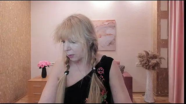 Snapshot of Anna_Diax chatting on April 2, 2026, 11:41 am Anna Diax online show from April 2, 2026, 11:41 am