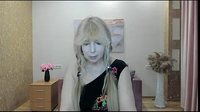Snapshot of Anna_Diax chatting on April 4, 2026, 12:13 pm Anna Diax online show from April 4, 2026, 12:13 pm