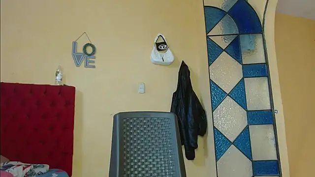 cristinamontiel online show from February 6, 2025, 2:15 pm