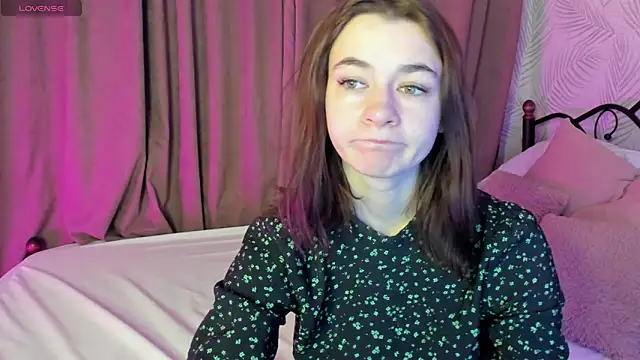 Snapshot of Aisha_Skinny chatting on February 3, 2025, 12:04 am Aisha Skinny online show from February 3, 2025, 12:04 am