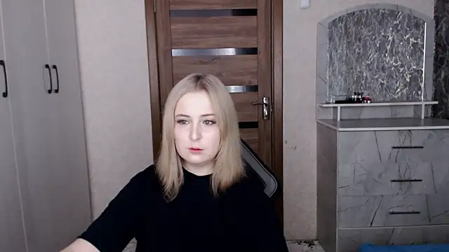 Snapshot of Kristy-Max chatting on January 6, 2026, 9:18 pm Kristy-Max online show from January 6, 2026, 9:18 pm