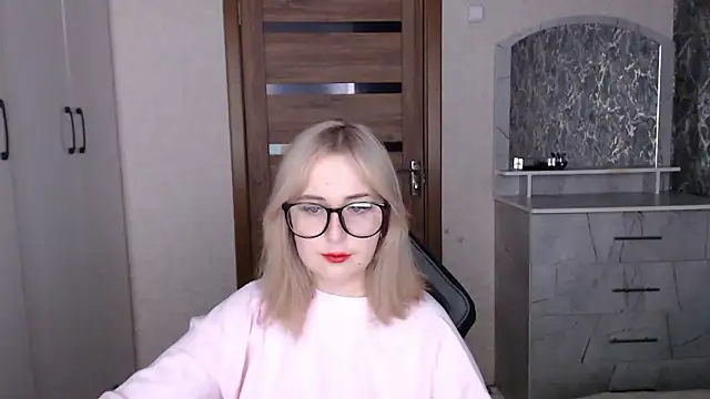 Snapshot of Kristy-Max chatting on January 14, 2026, 8:36 pm Kristy-Max online show from January 14, 2026, 8:36 pm