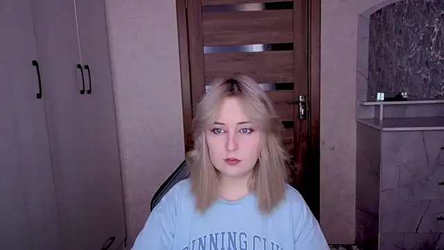 Snapshot of Kristy-Max chatting on February 10, 2026, 4:49 am Kristy-Max online show from February 10, 2026, 4:49 am