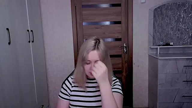 Snapshot of Kristy-Max chatting on February 14, 2026, 5:15 am Kristy-Max online show from February 14, 2026, 5:15 am