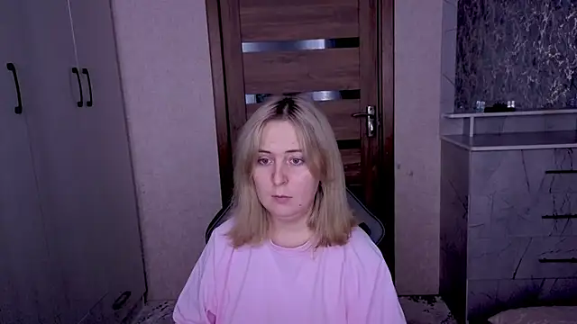 Snapshot of Kristy-Max chatting on February 16, 2026, 11:50 am Kristy-Max online show from February 16, 2026, 11:50 am