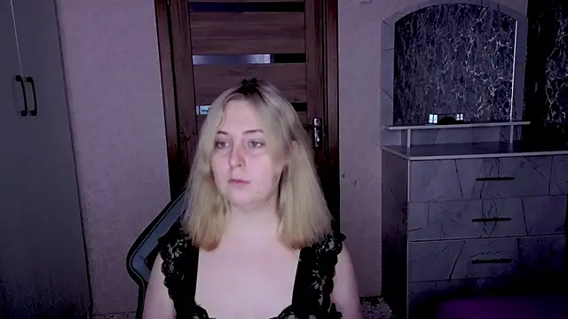 Snapshot of Kristy-Max chatting on February 20, 2026, 7:36 pm Kristy-Max online show from February 20, 2026, 7:36 pm