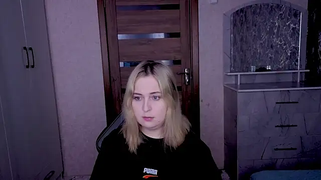 Snapshot of Kristy-Max chatting on February 22, 2026, 10:52 pm Kristy-Max online show from February 22, 2026, 10:52 pm